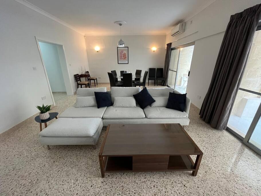 Seaview 3 Bedroom Apartment In Sliema Buitenkant foto